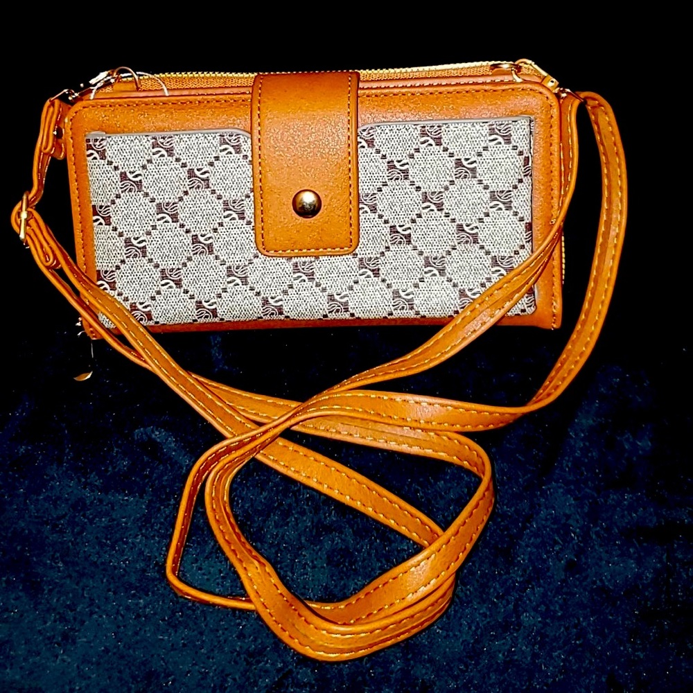 Chic Unlimited Crossbody/Purse/Wallet. NWT.